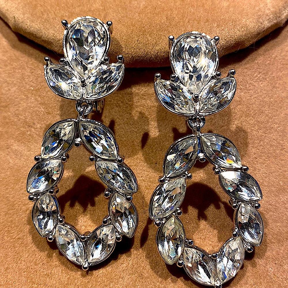 Gorgeous Vintage Monet Clip Earrings